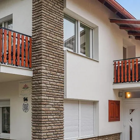 Stunning In W/ 1 Bedrooms *