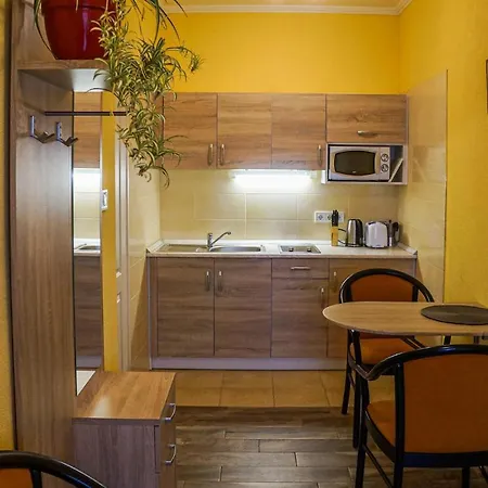 Stunning In W/ 1 Bedrooms *